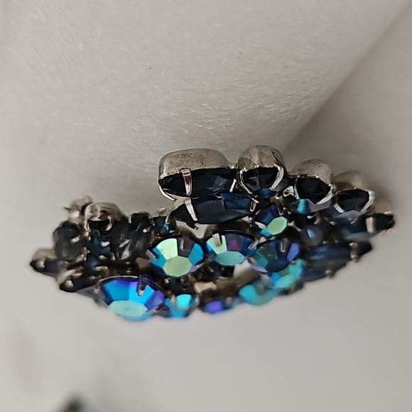 Vintage Large Aurora Borealis Navy Brooch - Picture 6 of 7